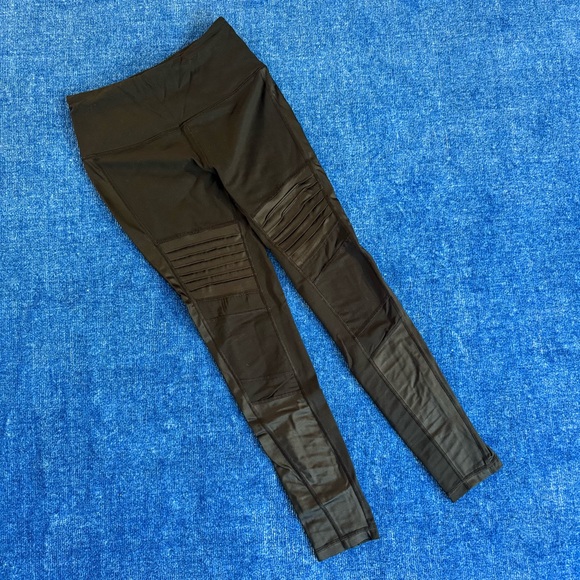 VS Knockout Tight / Legging • Size Small - Picture 1 of 8